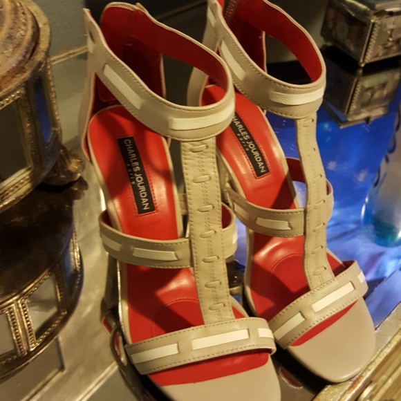 To Small - Picture 1 of 3